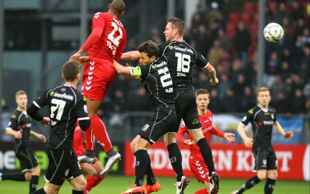 Хорошо играет  Утрехт на втором этаже