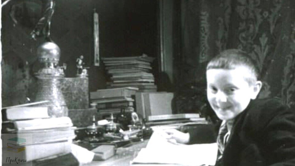 Маленький Иосиф в ленинградской квартире