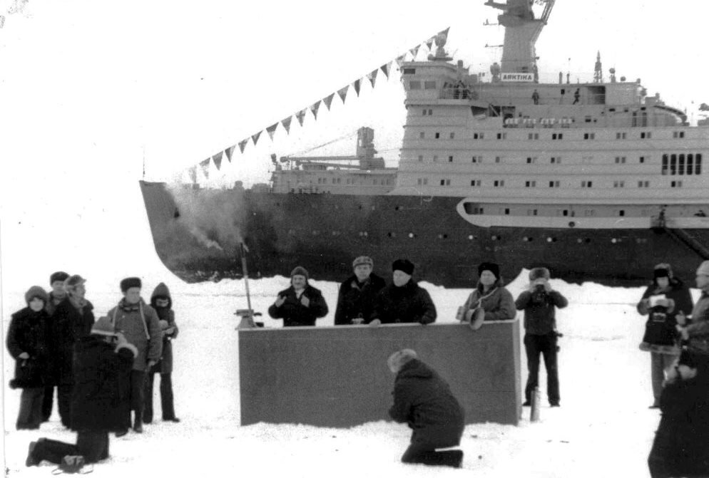 Атомный ледокол «Арктика» на полюсе