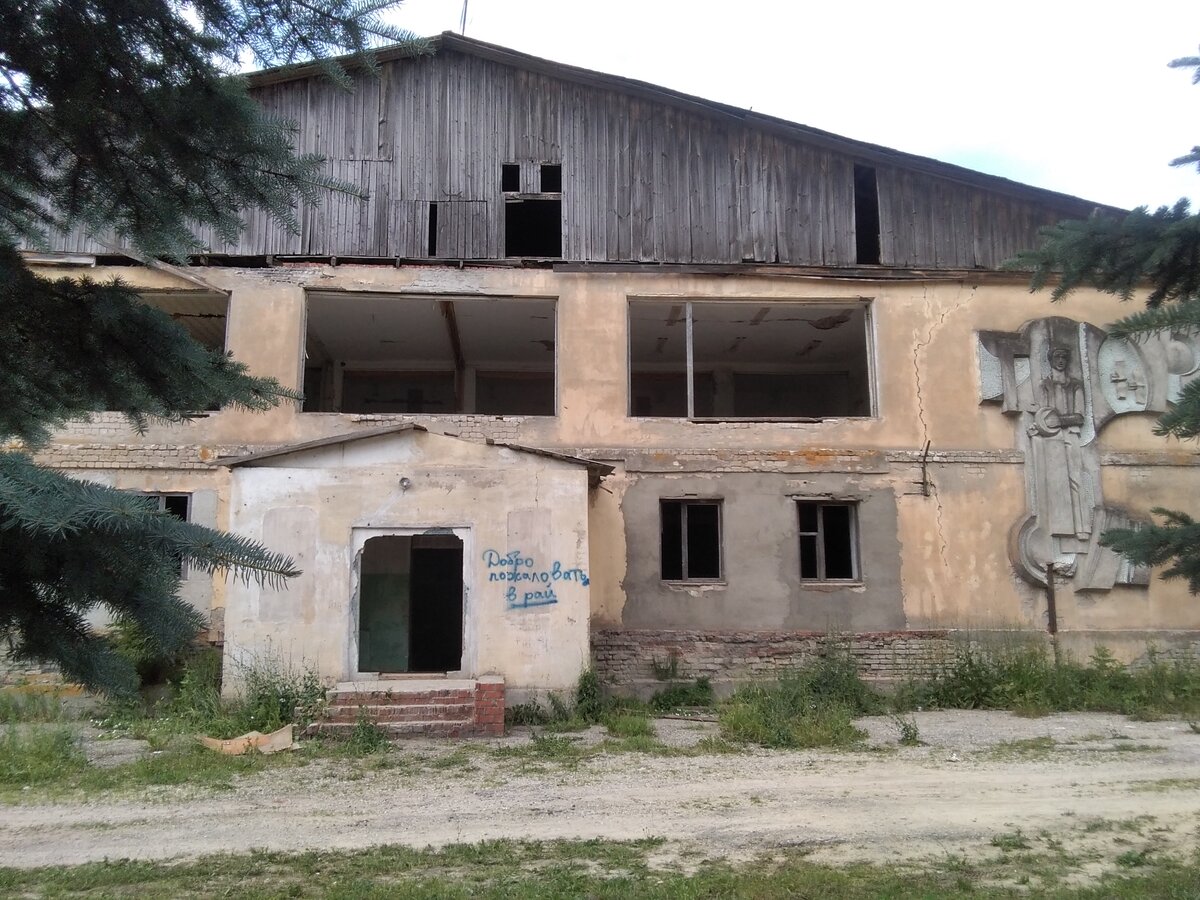 Заброшенный дом культуры (?) недалеко от Гремячево | Зимнее солнце | Дзен