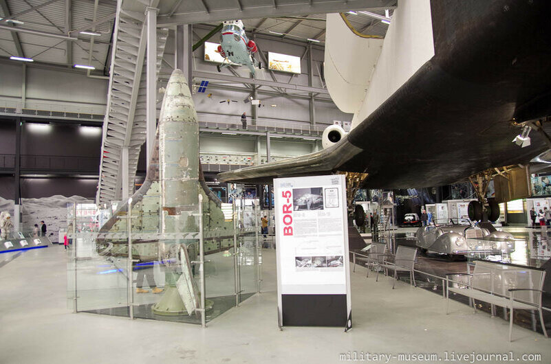 2. БОР-5 - отечественный беспилотный орбитальный ракетоплан, представляющий из себя  габаритно-весовую модель космического корабля "Буран" в масштабе 1:8