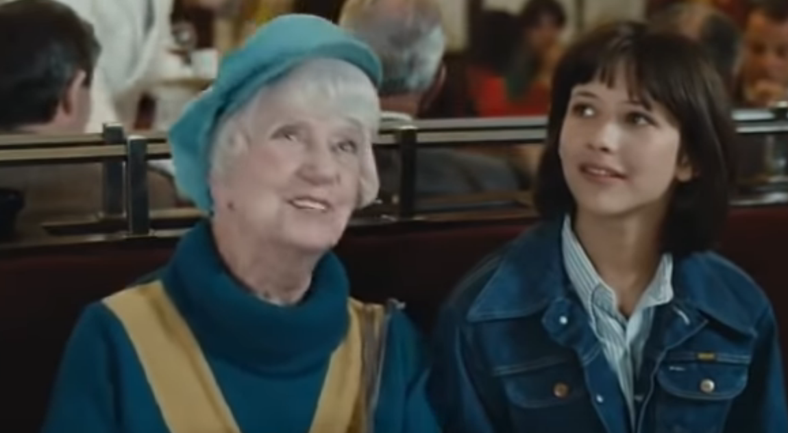 Вик и её прабабушка, кадр из фильма "Бум"