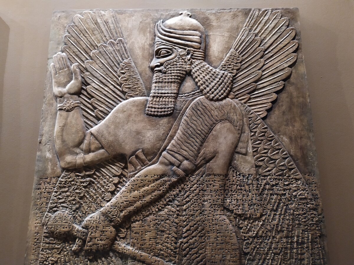 Царь Саргон ассирийский рельеф
