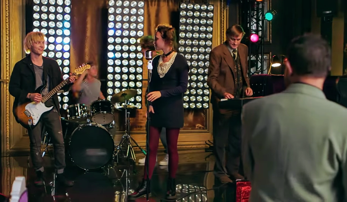 90-е. Очень весело и громко. Очень весело и громко. Вася ефремов 90-е весело и громко. 90-е весело и громко сериал.