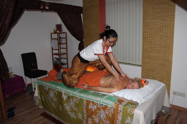 Тайский массаж в Таиланде: пикантный или нет