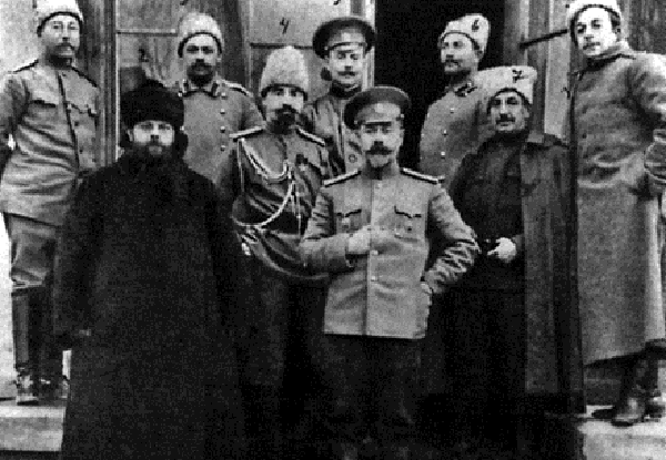 Антон Деникин со штабом в 1914 году.