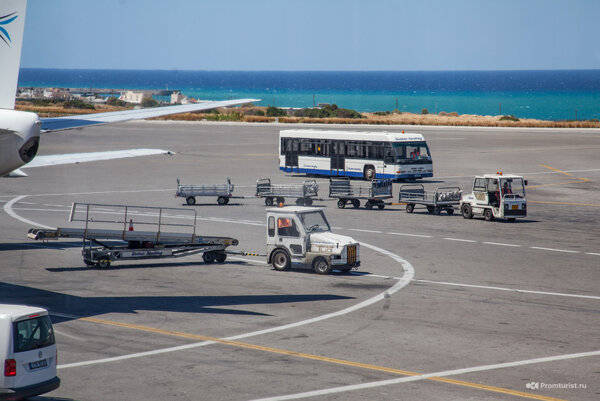 Как работает аэропорт на берегу моря ✈️??