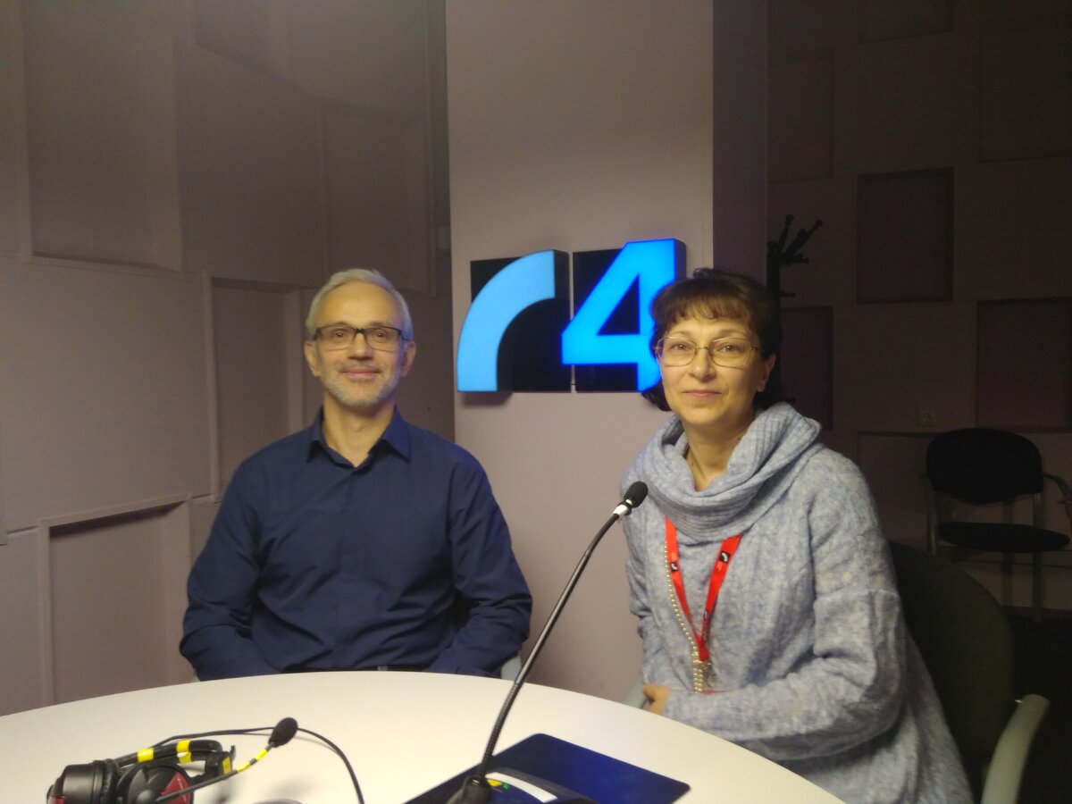 Ольга Думчева с супругом во время интервью на радио