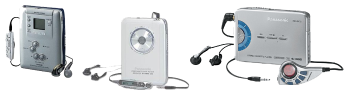 Множество моделей кассетных и дисковых плееров встречало покупателей на прилавках крупных магазинов.