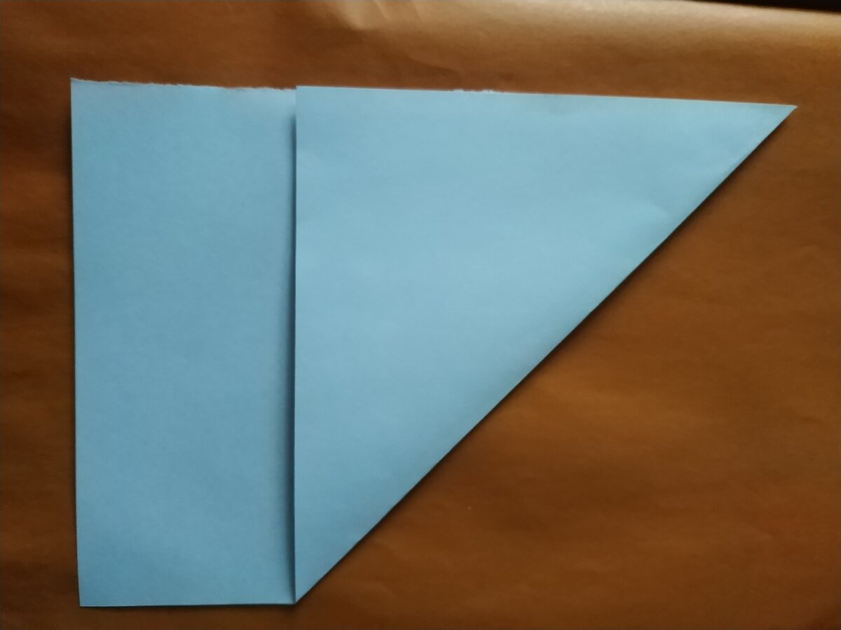 Сгибаем чтобы получился треугольник