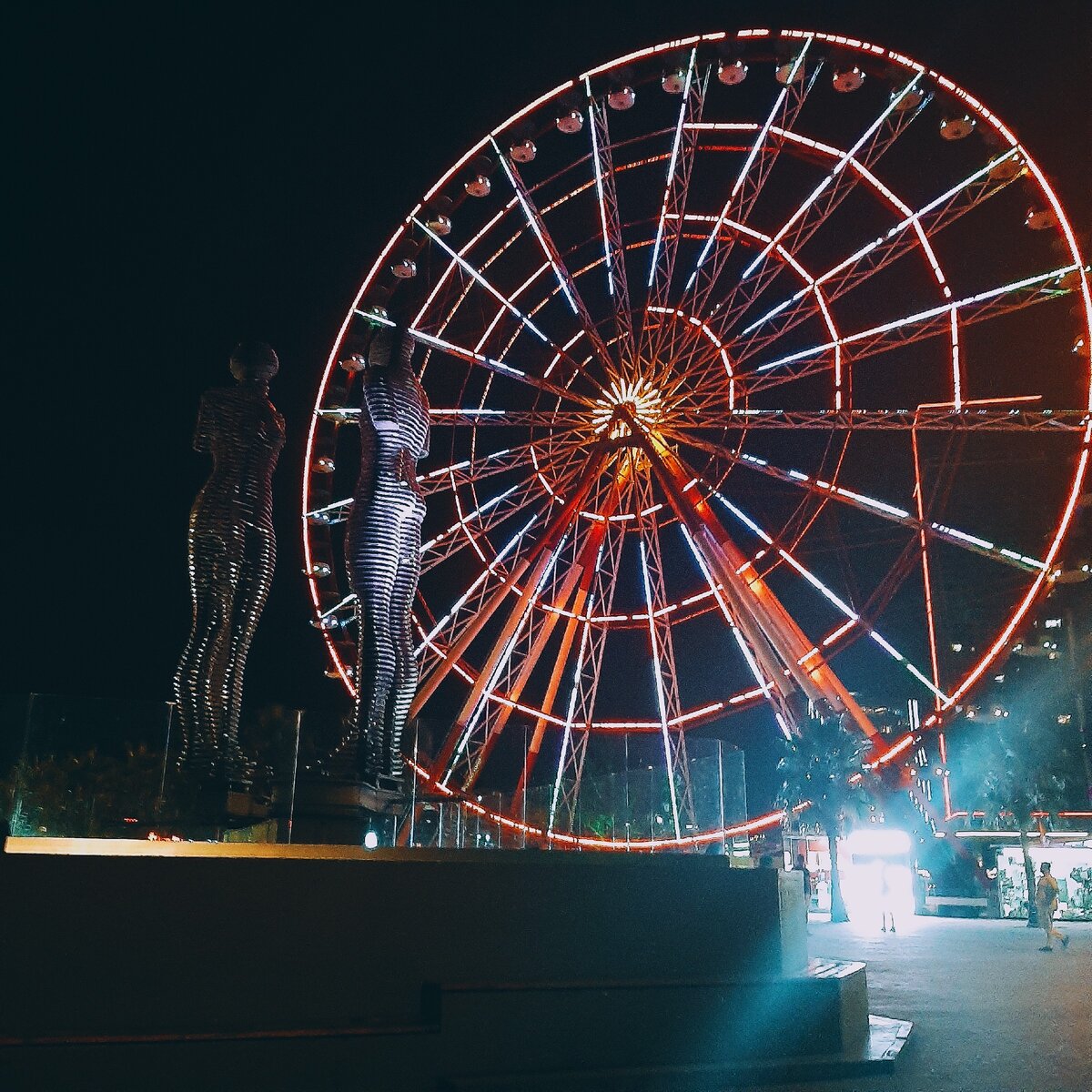 Статуя Али и Нино❤