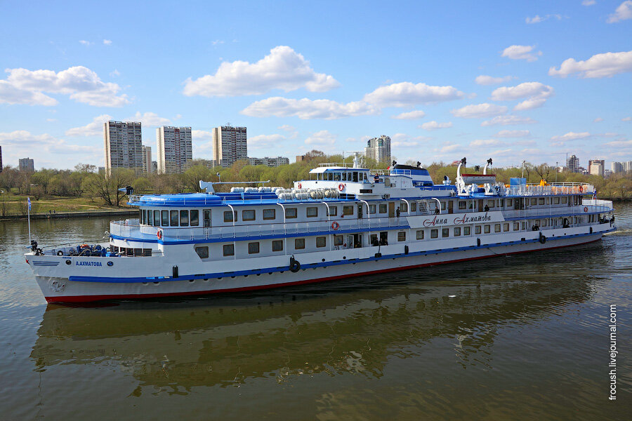 Чванов". Теплоходы ссср речные пассажирские. Питер ярославль теплоход. Теплоход трехпалубный речфлот. Как называется теплоход.