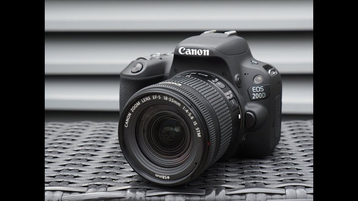 Canon EOS 200D