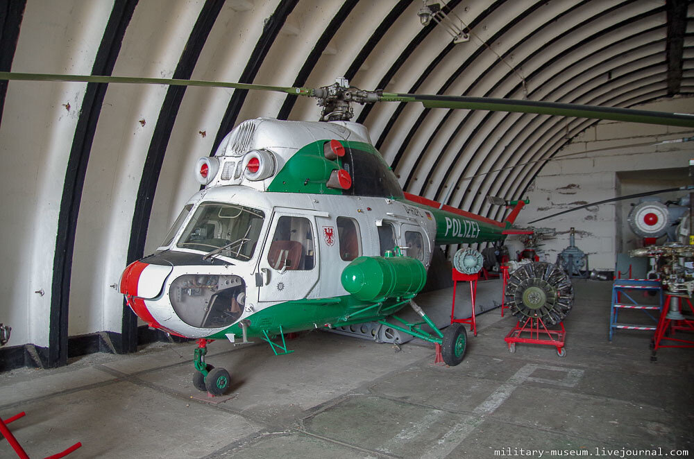 2. Он же поближе, в цветах местной полиции