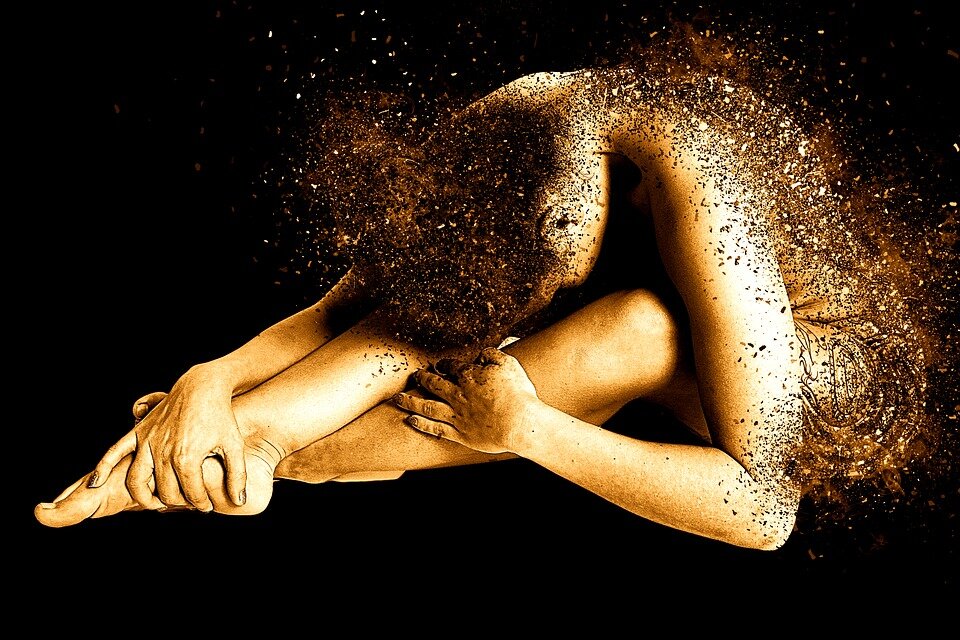 https://cdn.pixabay.com/photo/2017/01/17/19/47/woman-1987813_960_720.jpg