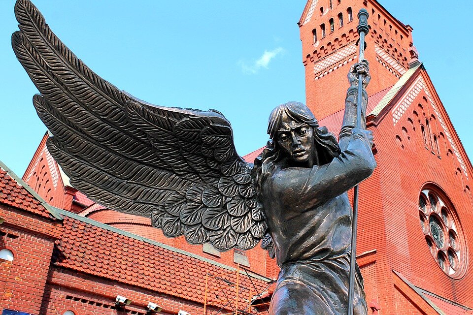 https://pixabay.com/photos/minsk-church-angel-monument-2214224/