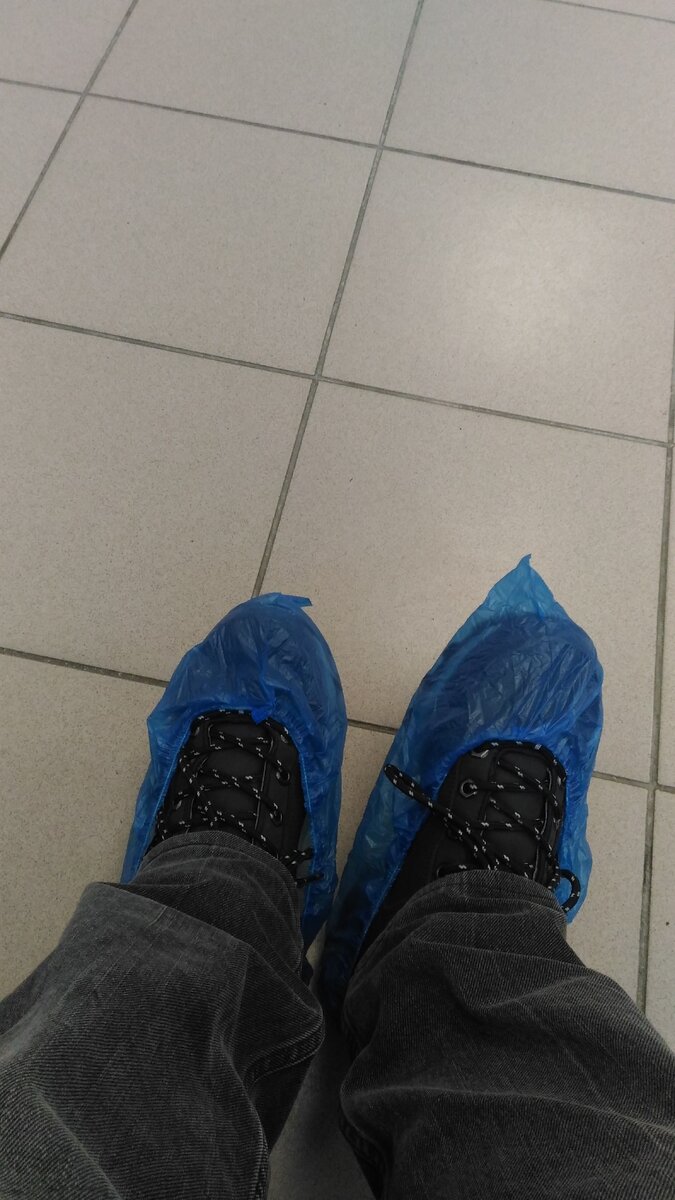 Хорошо хоть бахилы всегда со мной!