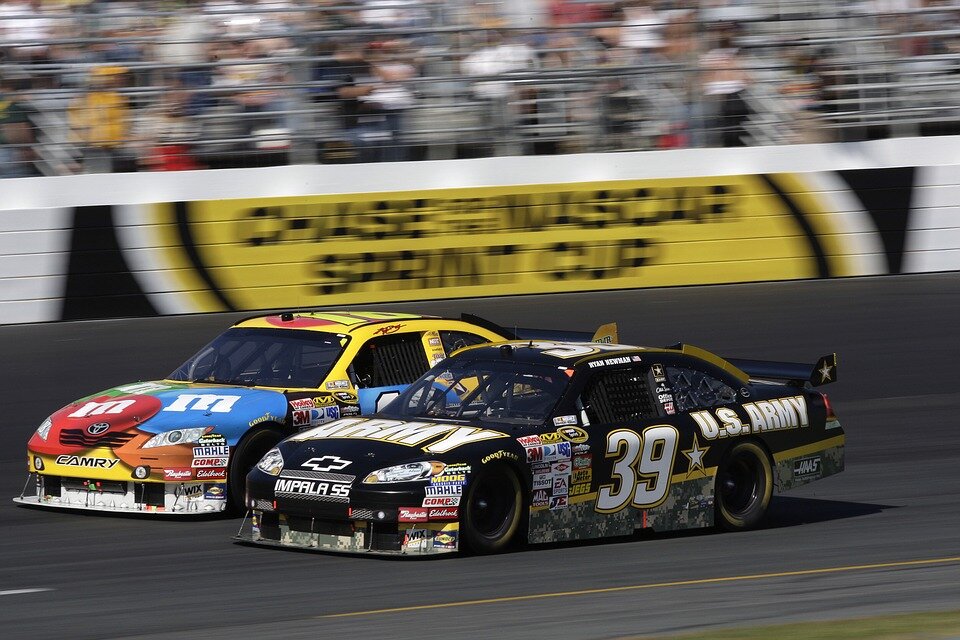 https://pixabay.com/ru/photos/%D0%B0%D0%B2%D1%82%D0%BE-%D0%B3%D0%BE%D0%BD%D0%BA%D0%B8-nascar-%D0%B0%D0%B2%D1%82%D0%BE%D0%BC%D0%BE%D0%B1%D0%B8%D0%BB%D1%8C-%D1%81%D0%BF%D0%BE%D1%80%D1%82-558089/
