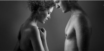 Всё останется так, как есть.                                                                                                                              Не вернётся того, что не было!
У всего есть свой срок и час,
А в любви его меньше прежнего.

Поделив разум заново,
Не прочесть уже троп пройденных.
И в анфас не увидеть зарево,
Ложь покрыта туманом завидным!

И оттенок седин сливается,
Перекошен путь начертанный.
Это ложь его выгнула,
Это ложь его сдвинула.

Она выгнала тропы ясные,
Она спутала душу именем.
И вселилась в не ту-лучшую,
Называя другую по имени.

Она гордо так крикнула,
Что пошли языки пламени,
Отодвинув всю истину,
И приняв укор каменных!

Перейдя на ту сторону,
Вновь осталась 
В Лавернах Знамени.

И к чему тогда правда-истина,
Раз любовь поощряют лисью!?

23.05.2018. 13:45
© Copyright: Людмила Симонова 4, 2018 
Свидетельство о публикации №118052305195 