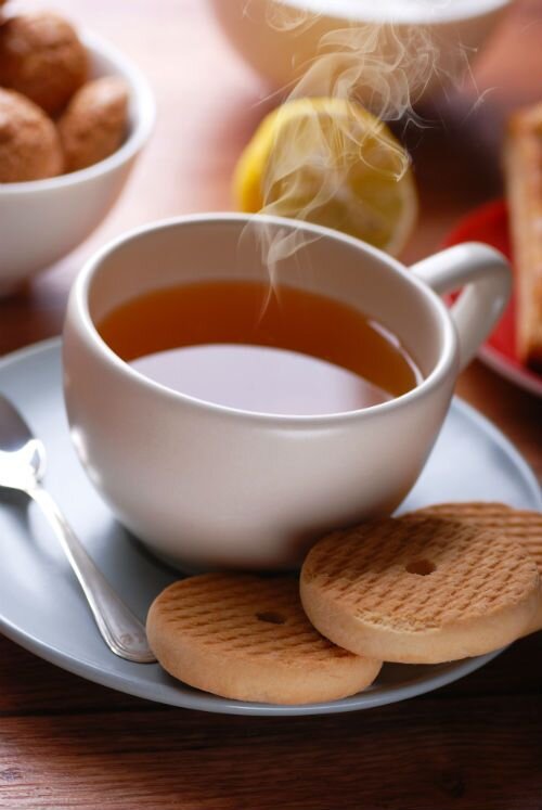 Скрытые опасности таятся в самих крошках печенья и в процессе обмакивания печенья в очень горячий чай. Что ещё более странно, опасности связаны с тыканьем себя печеньем в глаз или падением со стула, в результате попытки дотянуться до жестянки с печеньем.