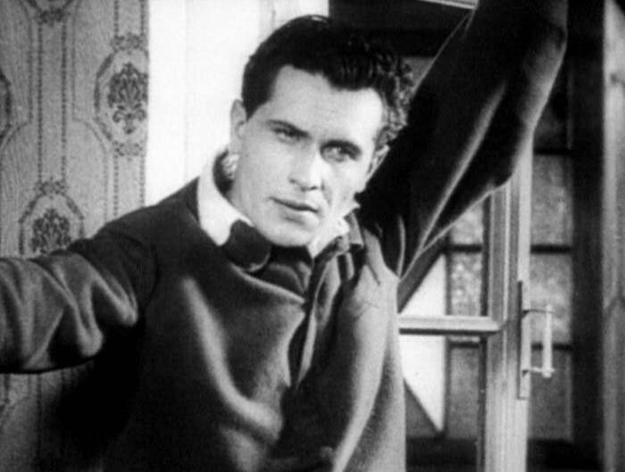 Марк Бернес в 1937-м сыграл шпиона Красовского в фильме «Шахтёры».
