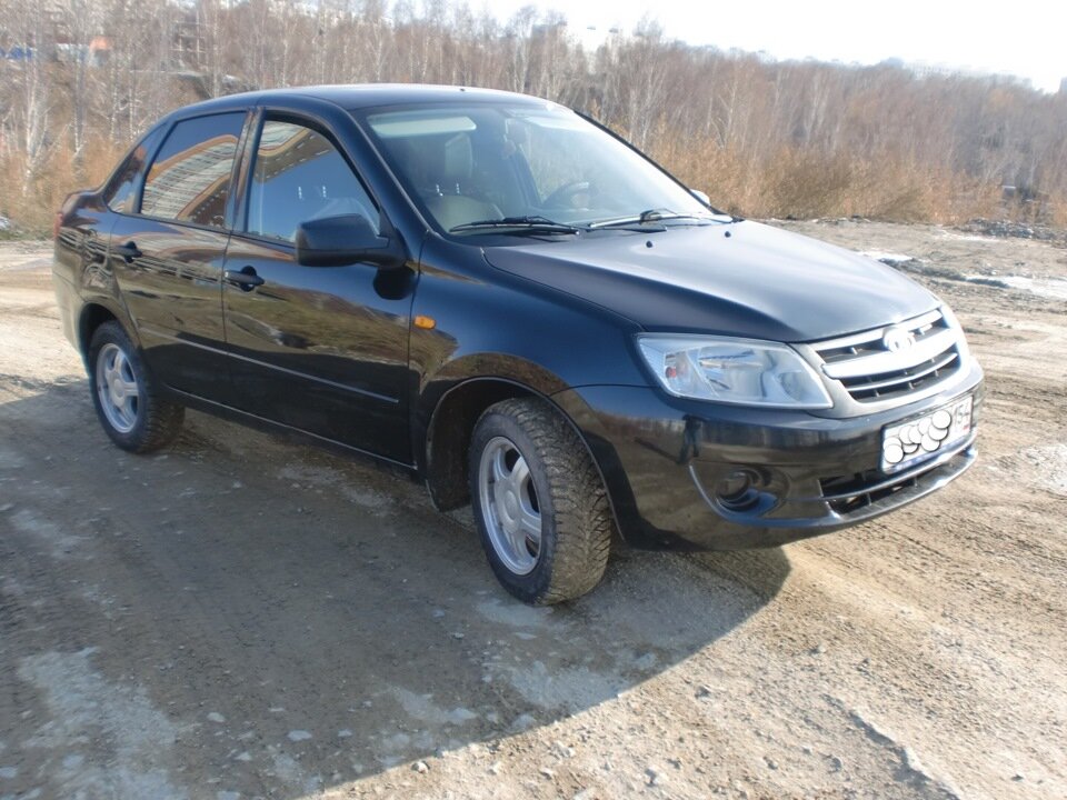 Собственно моя первая гранта "Черная молния" Антикор, подкрылки, защита двигателя- все обязательно устанавливалось дилером, иначе машину не возьмешь.