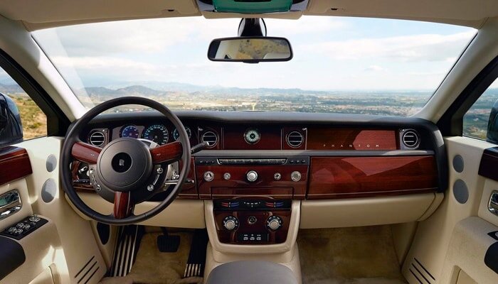 Салон Rolls-Royce Phantom, передние сидения | Источник фото - Яндекс.Картинки