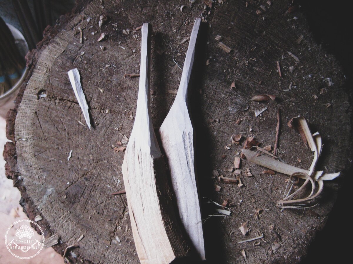 Если у вашей женщины большая копна волос, то шпильки лучше делать подлиннее 15-16 см