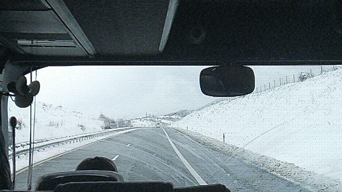 Метет и метет, непрерывно. 6 февраля 2020 года, фото с телефона