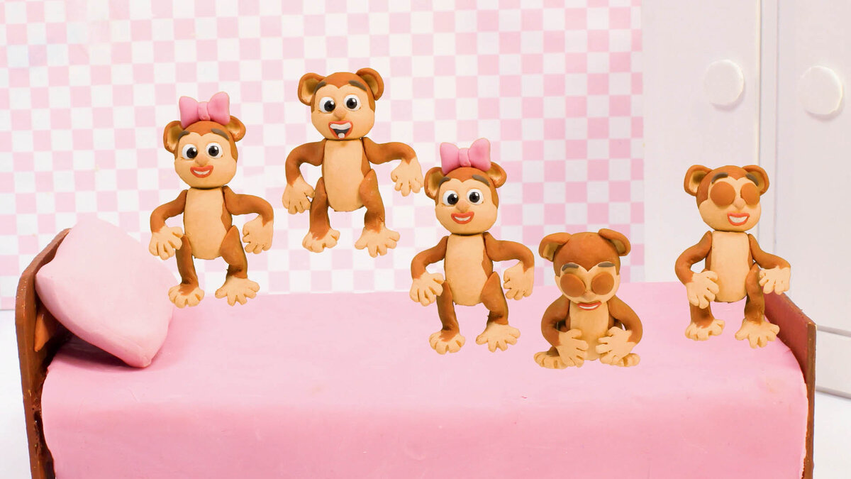 Five monkeys jump on the bed. Five little Monkeys jumping on the Bed Cocomelon. Little Baby Bum обезьянка. 5 Little Monkeys игрушки.. Little Monkeys jumping on the Bed.