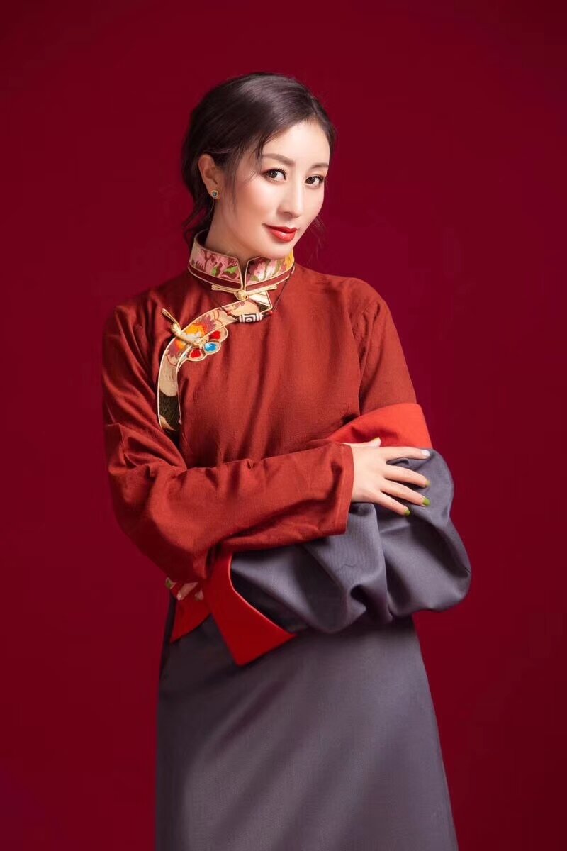 День, хотя и международный, отмечают его не везде. Но везде девчата исключительно хороши!