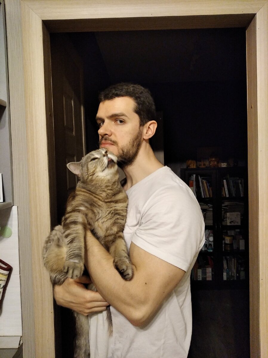 Хотел выложить фото псориаза, но ну его нафиг, вдруг вы едите. Вот вам лучше котика.