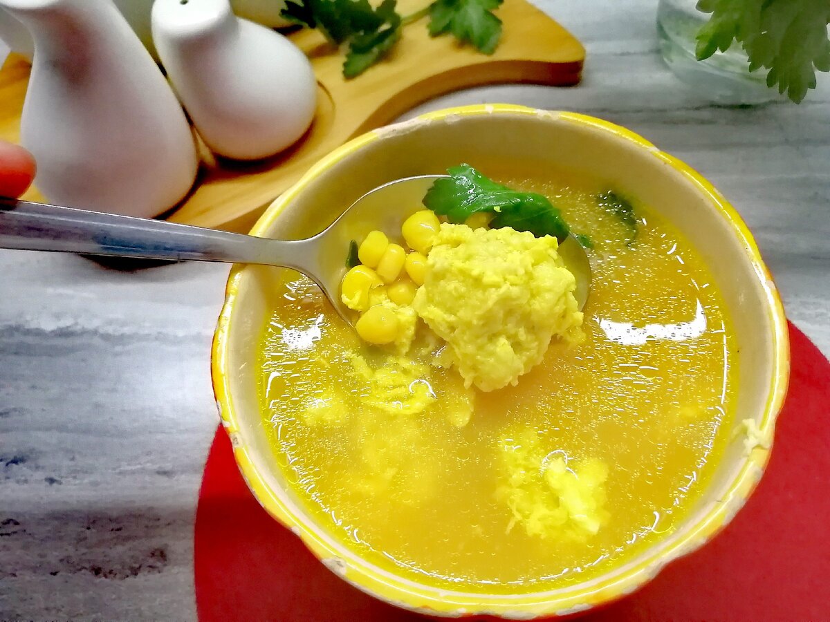 Суп с куриными шариками и консервированной кукурузой. Фото автора. 