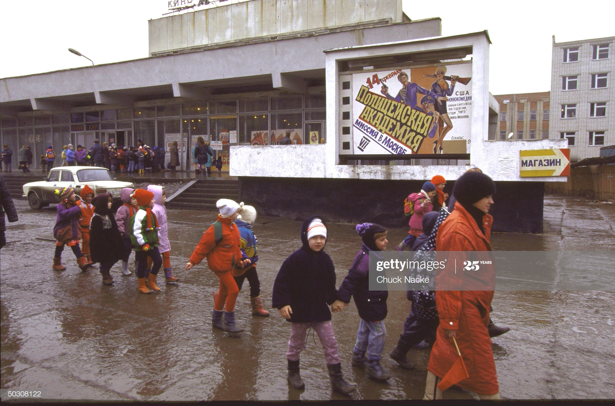 Распад 90. Мончегорск 90е. Мончегорск в девяностые. Мончегорск в 90. Видеосалоны в СССР.