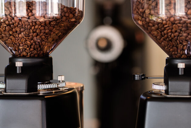 Профессиональные жерновые кофемолки - оптимальный выбор для заведений с низкой, средней и высокой проходимостью. Источник: Shutterstock.