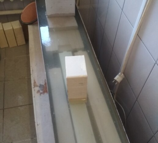 Для сравнения необходимо погрузить исследуемые материалы в воду на месяц