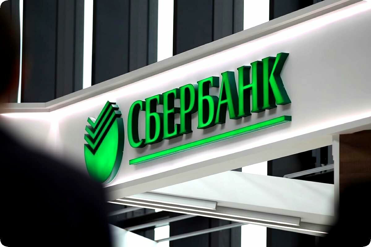 Из-за коронавируса и введенного режима самоизоляции крупнейший банк России Сбербанк готов отправлять своих сотрудников на дом к клиентам для оформления ипотеки.