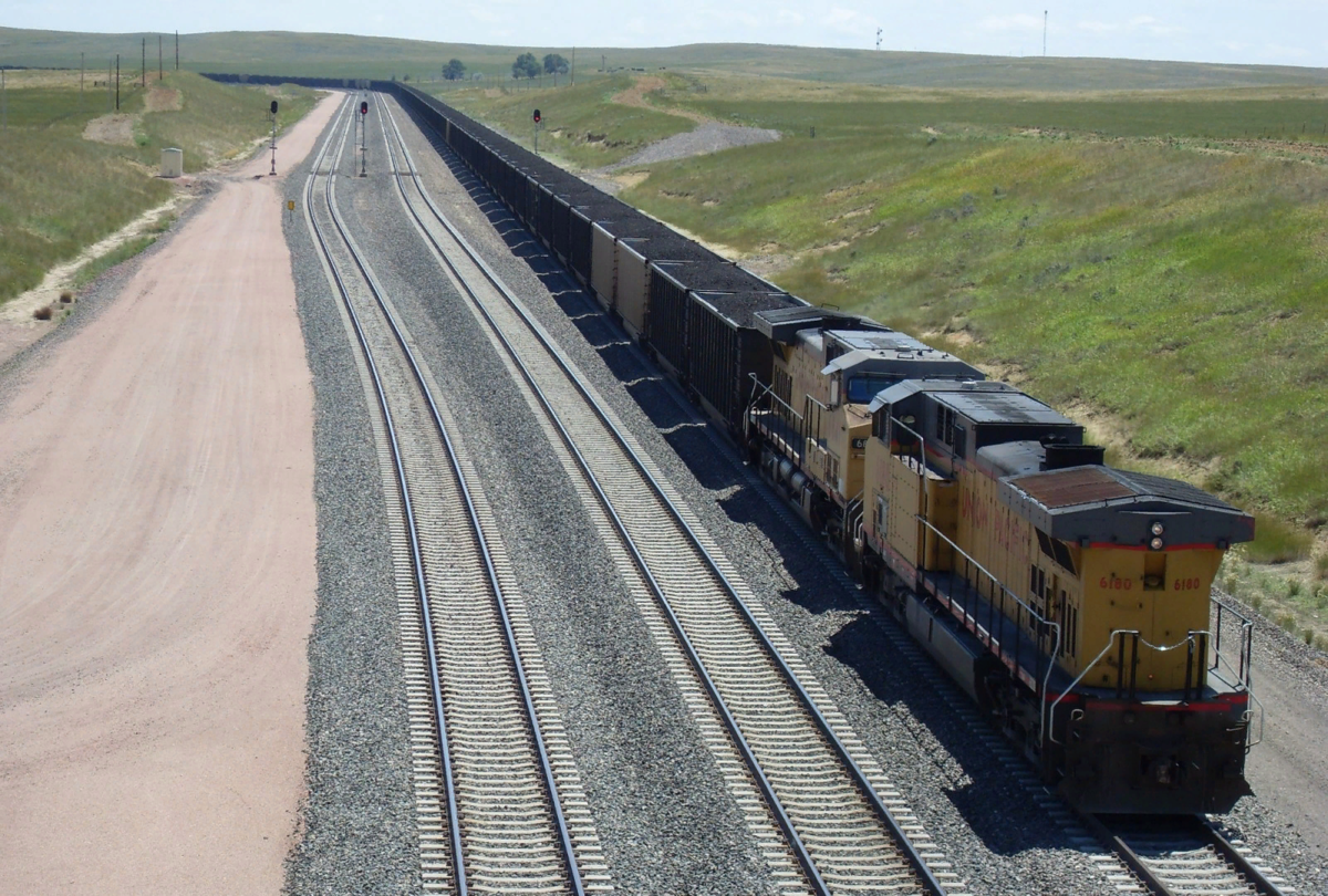 Длинные вагоны поездов. Coal Train Union Pacific. Самый длинный поезд в мире 682 вагона. Грузовой поезд. Длинный поезд.