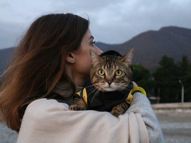 Зоопсихолог Марина Жеребилова и её кошка Ёжа. Фото из личного архива.
