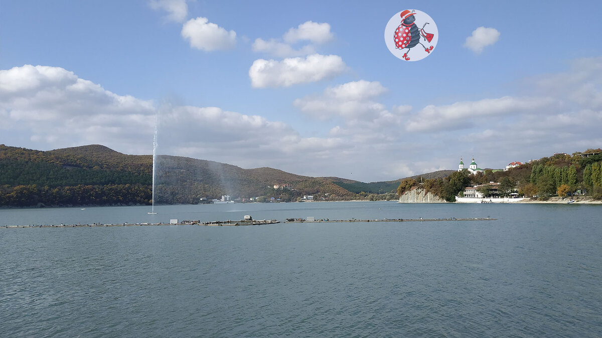 Озеро Абрау в поселке Абрау-Дюрсо. Фото автора из личного архива