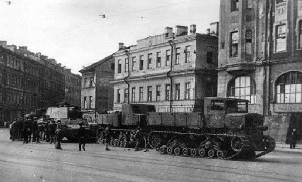 Забронированный в Ленинграде "Ворошиловец", 1942 год. Пока что информация про данную машину отсутствует.