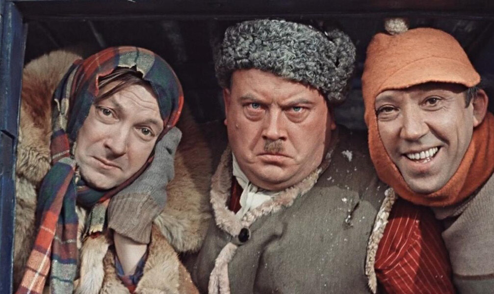 Кадр из фильма "Самогонщики"