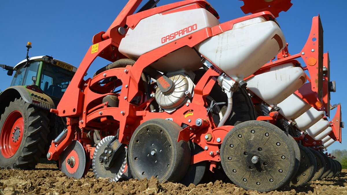Фото: farm-connexion.com Сеялка Maschio Gaspardo Chrono в поле