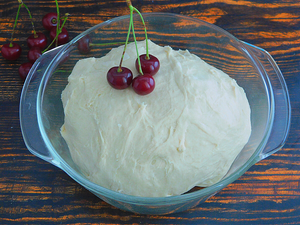 Вишневый пирог на дрожжевом тесте: вкусная выпечка с сезонной ягодой всего  за 1 час | Еда на каждый день | Дзен