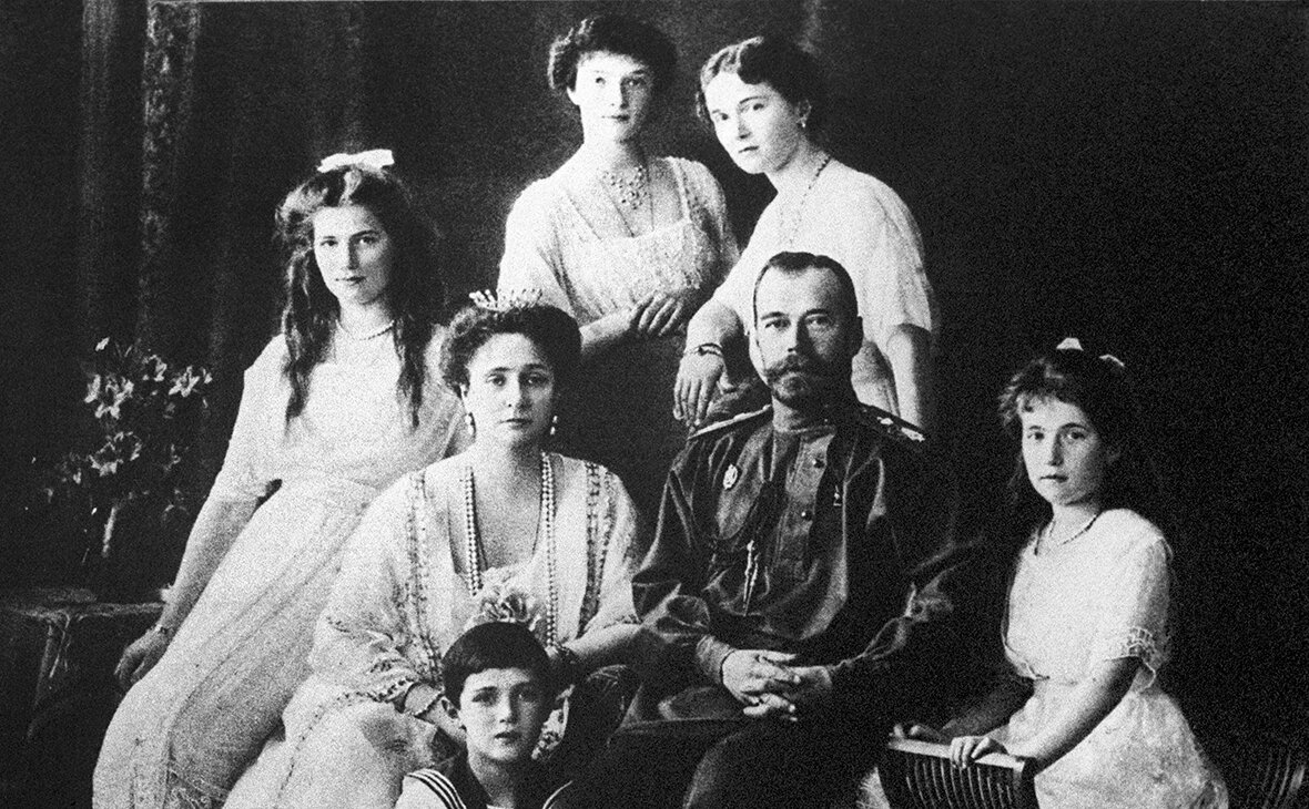 Николай II со своей семьёй
