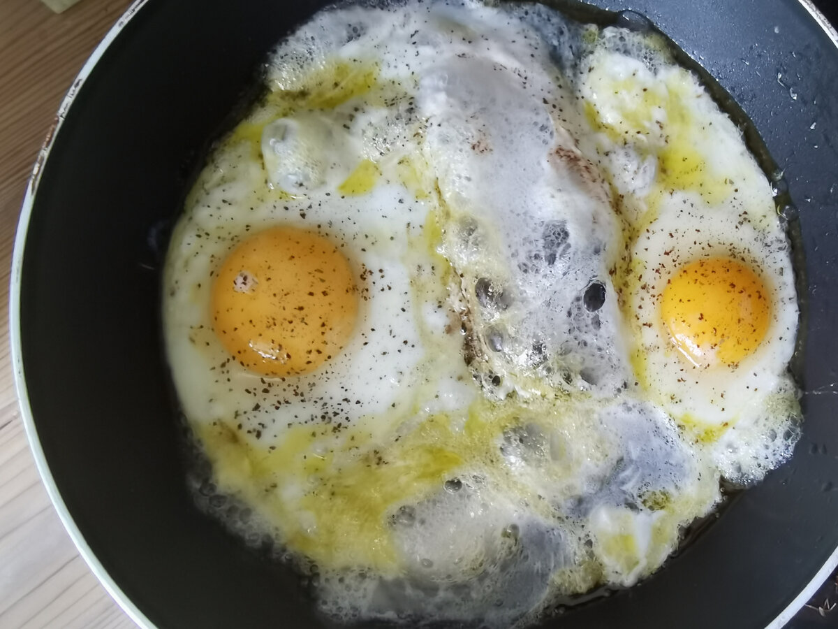 1 жареное яйцо без масла