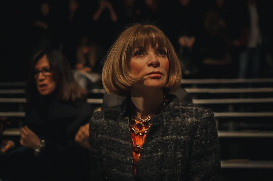 Анна Винтур — британская журналистка, бессменный главный редактор американского издания журнала Vogue с 1988 года