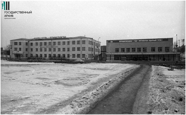 Заводоуправление и проходные завода, Данилиха в трубе.