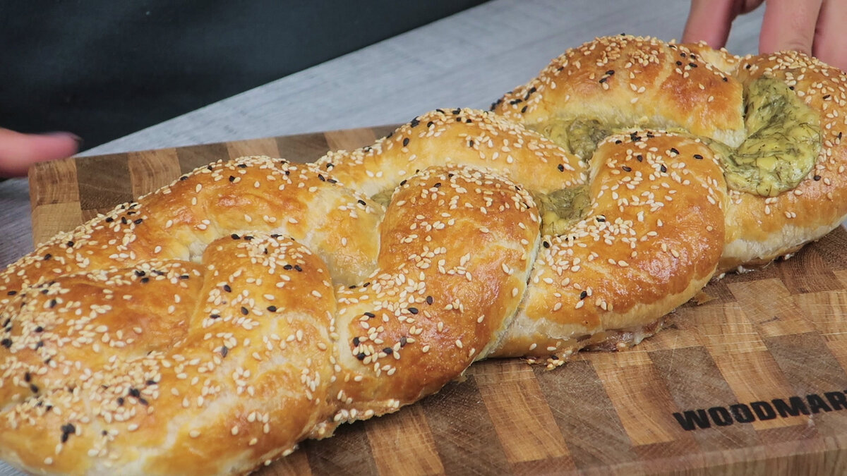 Кулебяка с ветчиной и сыром