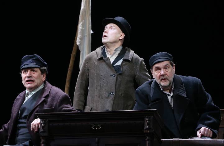  В роли Розенталя (в центре) в спектакле Театра им. Вахтангова «Улыбнись нам, господи!» с Е. Князевым (слева) и С. Маковецким / Фото: Вячеслав Прокофьев / ITAR-TASS